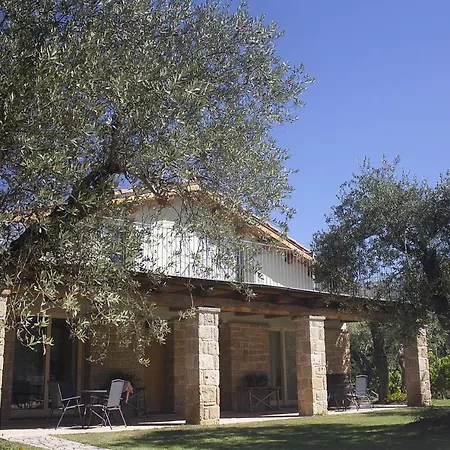 Casal Lluent Bed & Breakfast